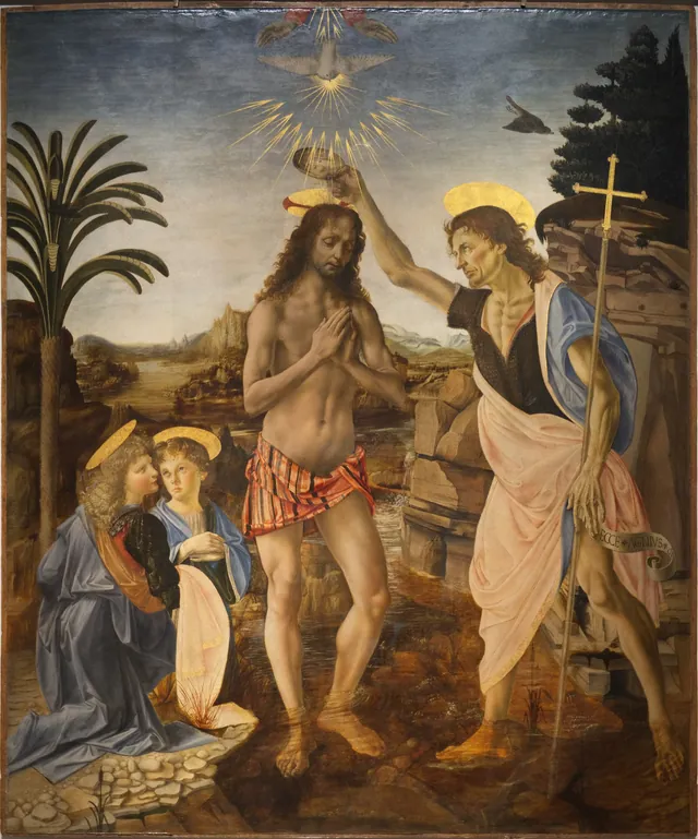 Taufe Christi: Christus steht in einem Fluss, rechts gießt Johannes ihm Wasser über den Kopf, links knien zwei Engel neben einer Palme, oben schweben eine Taube und ein Paar Hände. Eine Reproduktion.