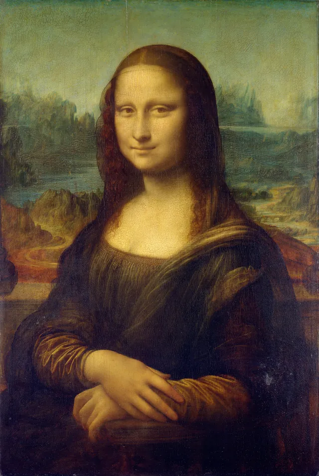 Mona Lisa: Eine Frau sitzt mit gefalteten Händen, uns zugewandt, ein dünner Schleier über dem Haar, hinter ihr Berge und gewundenes Wasser. Eine Reproduktion.
